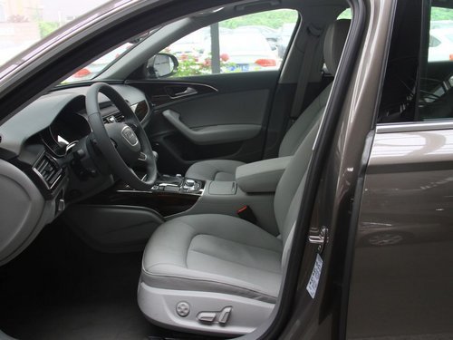 一汽奥迪  A6L 30 FSI CVT 驾驶席座椅正视图