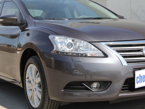 东风日产  新轩逸 车辆右前大灯45度视角