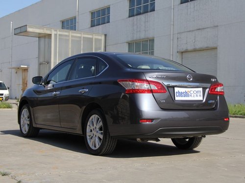 东风日产  新轩逸 车辆左后45度视角