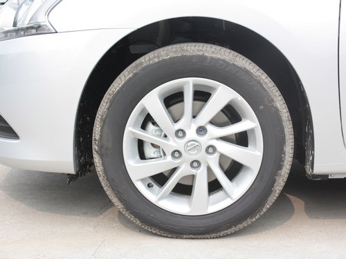 东风日产  轩逸 1.8 XL CVT 前轮整体照片