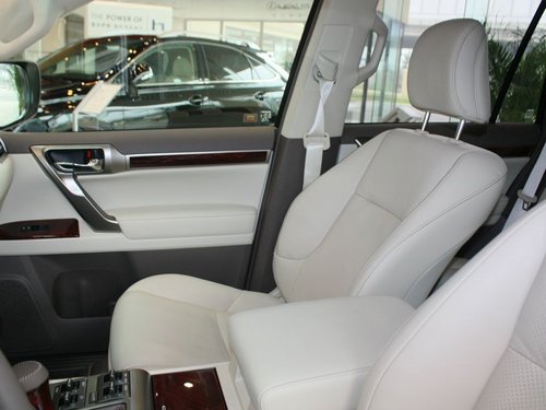 雷克萨斯  GX400 4.0 AT 副驾驶席内侧特写