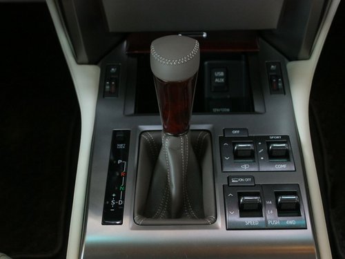 雷克萨斯  GX400 4.0 AT 挂档把手特写