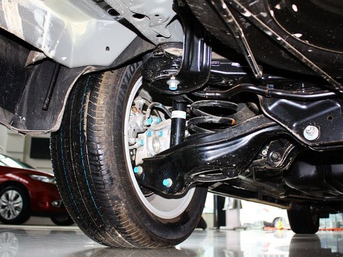 东风本田  2.4L 自动 后悬架特写