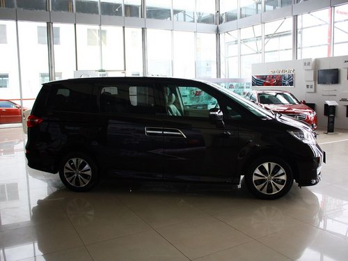 东风本田  2.4L 自动 车辆正右侧