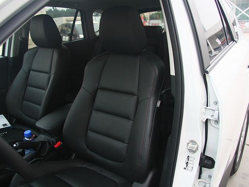 马自达(进口)  CX-5 2.0 AT 驾驶席座椅前45度视图