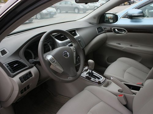 东风日产  轩逸 1.8 XV CVT 中控台左侧