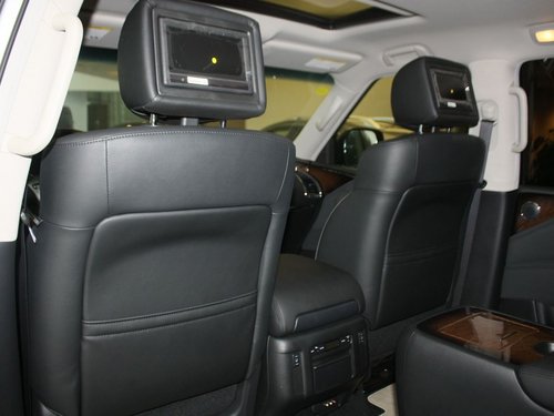 英菲尼迪  英菲尼迪QX 5.6L AT 第一排座椅靠背后方