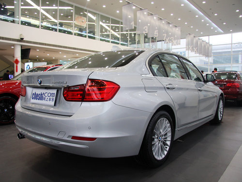 华晨宝马  320Li 2.0T AT 车辆右侧尾部视角