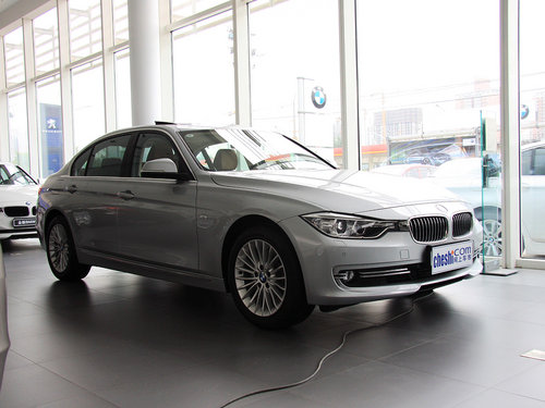 华晨宝马  320Li 2.0T 车辆右侧45度角