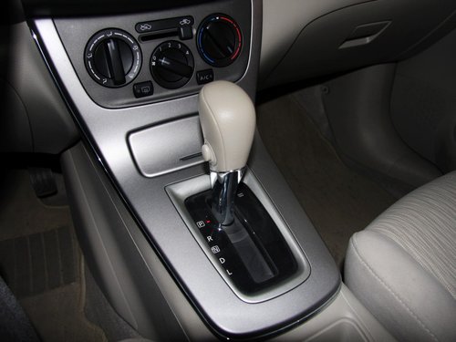 东风日产  轩逸 1.6 XE CVT 前遮阳板打开