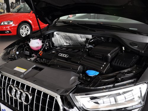 奥迪(进口)  Q3 2.0T 发动机主体特写