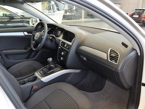 一汽奥迪  30TFSI 中控台右侧