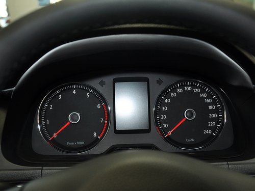 上海大众  1.4TSI DSG 方向盘后方仪表盘