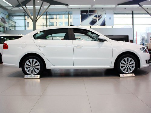 上海大众  朗逸 1.6L MT 车辆正右侧