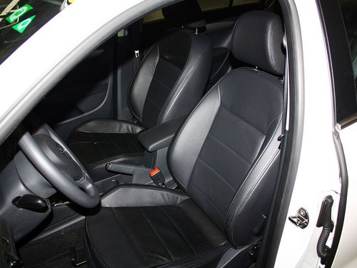 上海大众  朗逸 1.6L MT 驾驶席座椅前45度视图