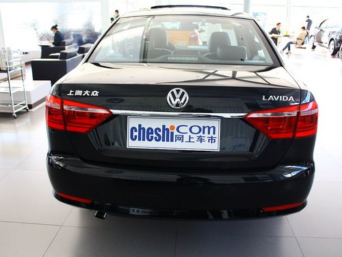 上海大众  朗逸 1.6L AT 车辆正后方尾部视角