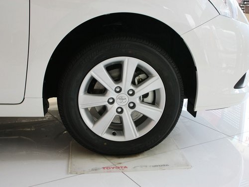 广汽丰田  逸致 1.8L CVT 前轮整体照片