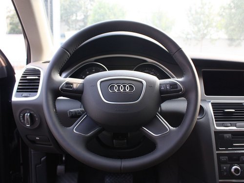 奥迪(进口)  奥迪Q7 3.0T AT 方向盘整体