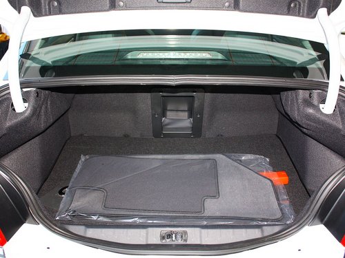 东风标致  标致508 2.0L AT 后备箱局部特写