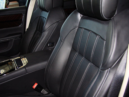 捷豹  XJL 5.0SC AT 驾驶席座椅前45度视图