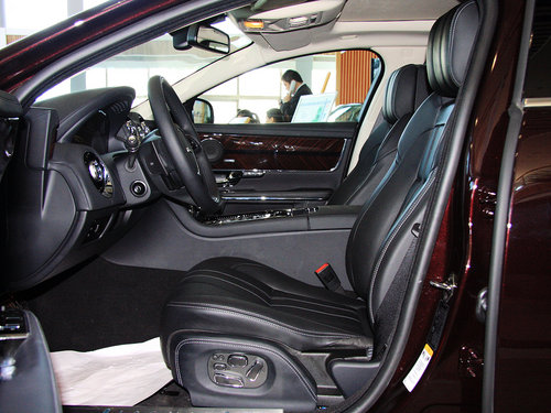 捷豹  XJL 5.0SC AT 驾驶席座椅正视图