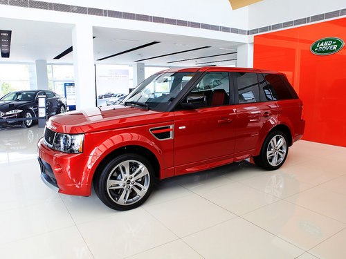 路虎  5.0 V8 NA HSE 车辆左前45度视角