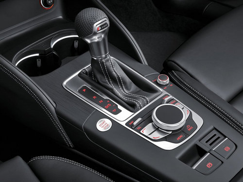 奥迪(进口)  三厢版