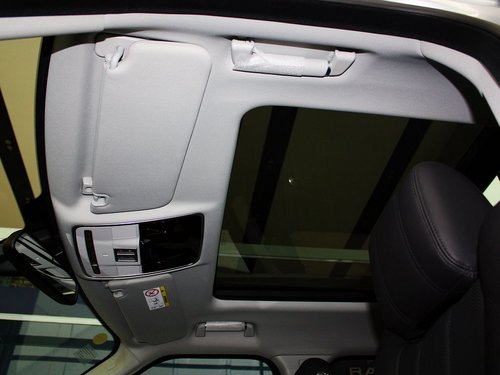 路虎  揽胜 5.0T V8 车顶内部特写