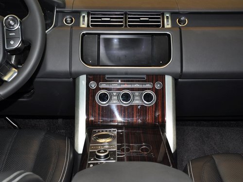 路虎  揽胜 5.0 V8 中控仪表台总特写