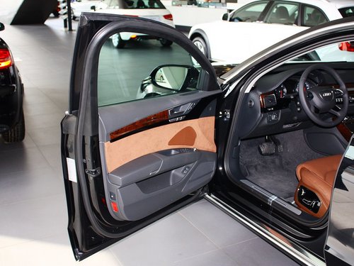 奥迪(进口)  奥迪A8 30FSI 左前车门45度视角