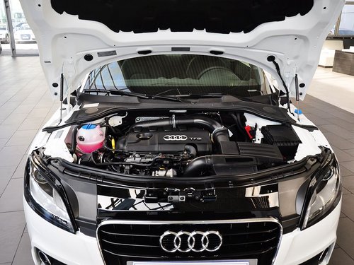 奥迪(进口)  Coupe 45 TFSI 发动机局部特写