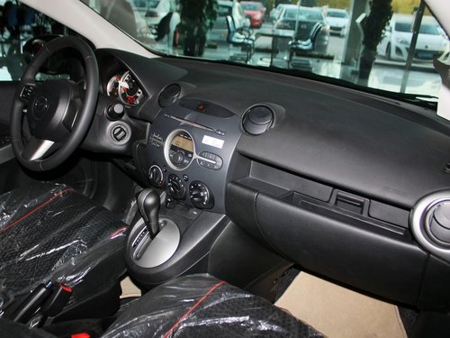 长安马自达  Mazda2两厢 1.5AT 中控台右侧
