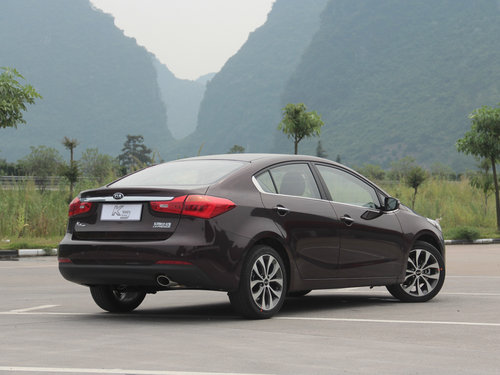 东风悦达起亚  起亚K3 1.8L AT 车辆右侧尾部视角