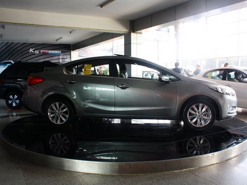 东风悦达起亚  起亚K3 1.6L AT 车辆正右侧