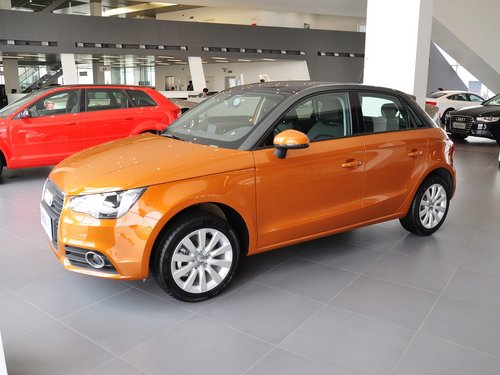 奥迪(进口) 30TFSI 1.4T 车辆左前45度视角