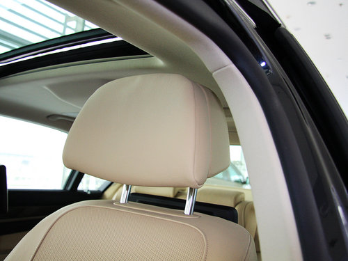 宝马(进口)  740Li 3.0T AT 驾驶席座椅头枕特写