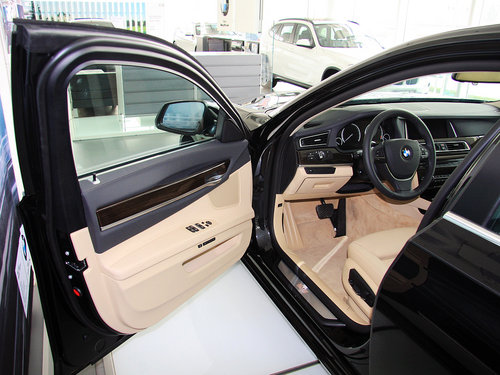 宝马(进口)  740Li 3.0T 左前车门45度视角