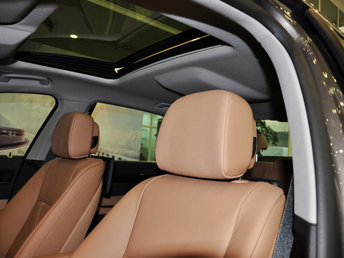 宝马(进口)  730Li 3.0L AT 驾驶席座椅头枕特写