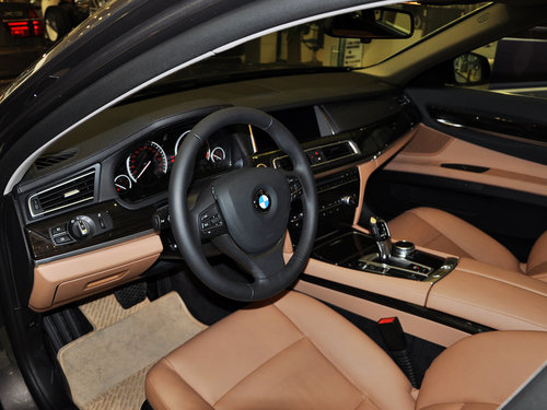 宝马(进口) 730Li 3.0L AT 中控台左侧