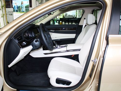 宝马(进口)  730Li 3.0L 驾驶席座椅正视图