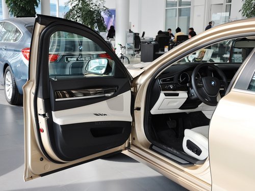 宝马(进口)  740Li 3.0T AT 左前车门45度视角