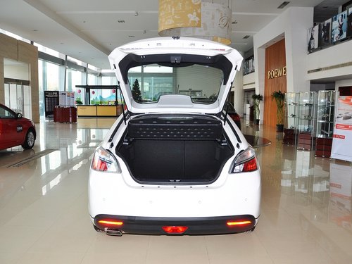 MG MG6 掀背 1.8L AT 后备箱整体特写