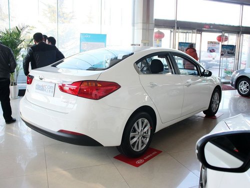 东风悦达起亚  起亚K3 1.6L AT 车辆右侧尾部视角