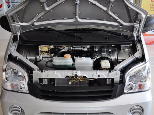 上汽通用五菱 1.0L 手动 发动机局部特写