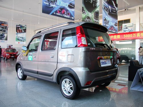 昌河铃木  北斗星X5 1.4L MT 车辆左后45度视角