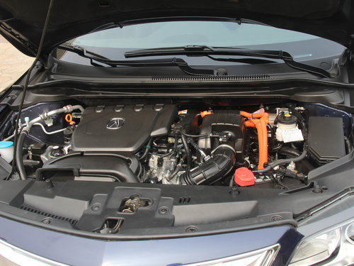 讴歌 1.5L CVT 发动机局部特写