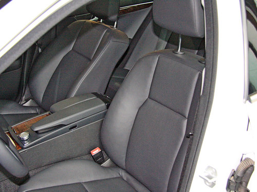 北京奔驰  C260 1.8T 驾驶席座椅前45度视图