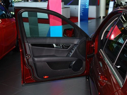 北京奔驰  C260 1.8T AT 左前车门正视图