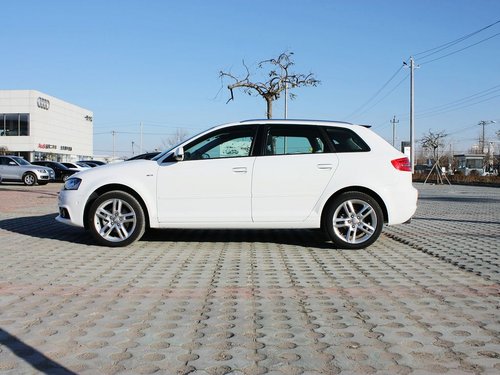奥迪(进口)  A3 Sportback 30TFSI 1.4T AT 车辆左正侧视角