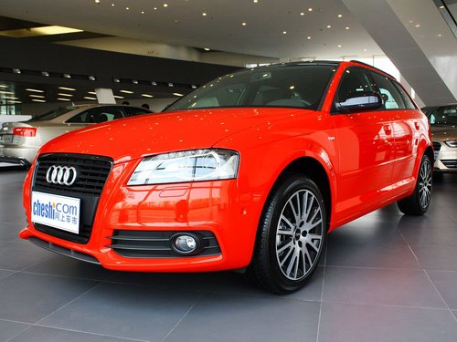 奥迪(进口) Sportback 30TFSI 1.4T AT 车辆左前45度视角